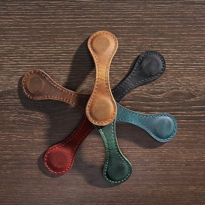 Personalized Magnetic Leather Bookmark, 26 Letters Custom Leather Bookmarks, Handmade, Leather Magnetic Bookmark for Book Lovers Readers Women Kid(Green，Q）